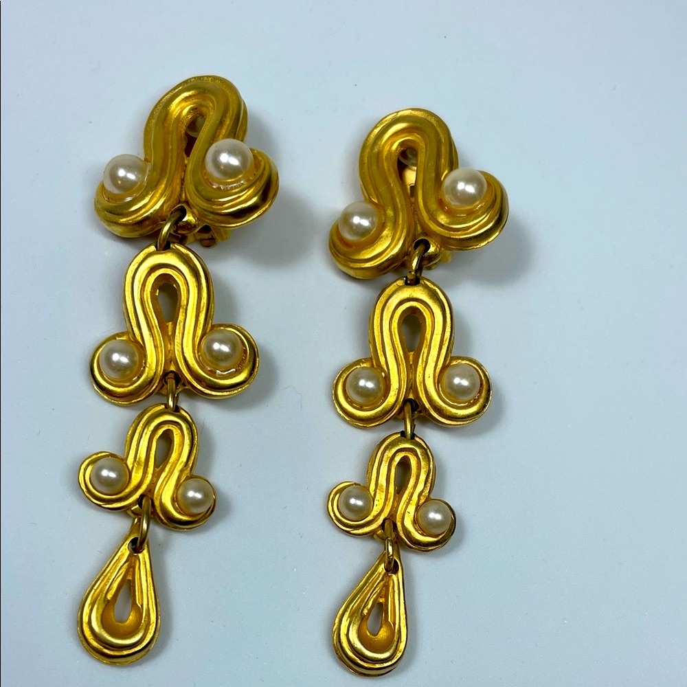 Blanca Luxurious Gold and Pearl Dangle Earrings - Picture 4 of 5